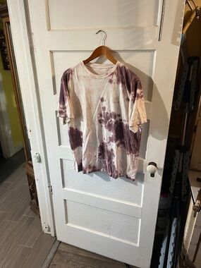 American Eagle Outfitters Tie-Dye Short Sleeve Tee in White and Purple